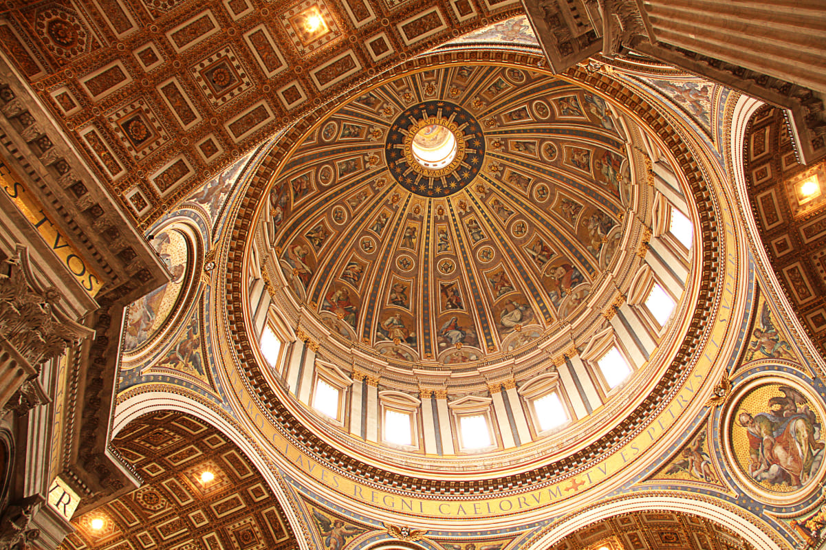 聖堂のドーム内部